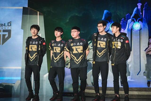 Uzi’s Royal Never Give Up - credit LoLEsports