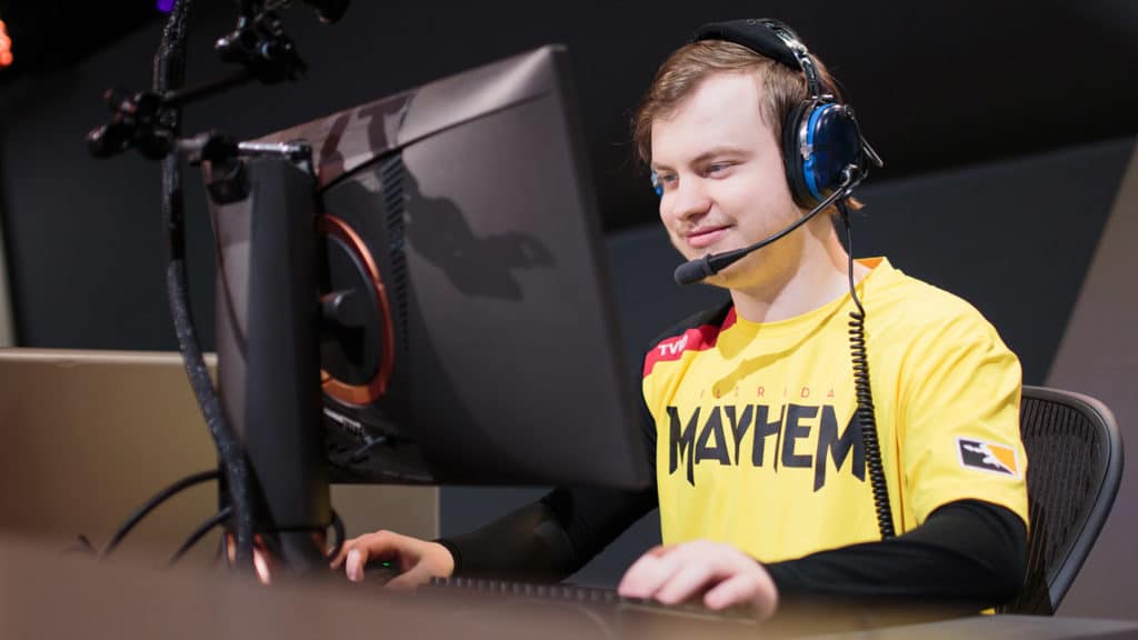 Contenders team Revival signs TviQ