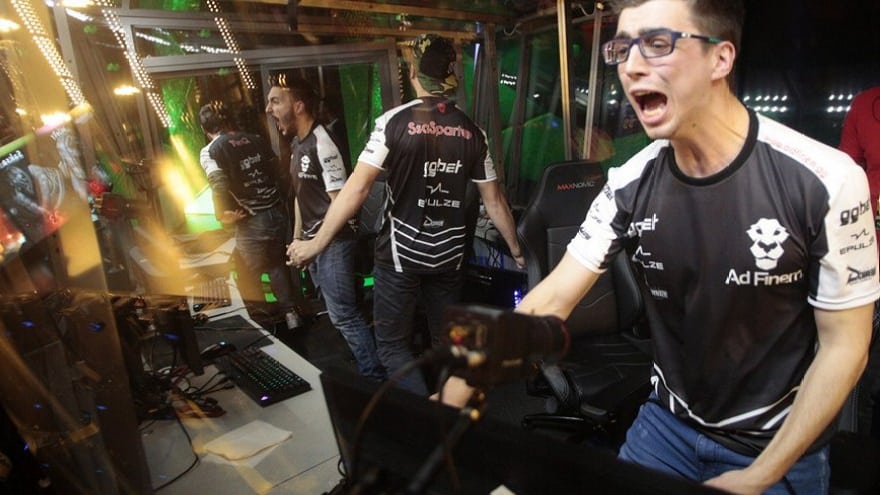 Dota 2: Ad Finem are down to 4 players