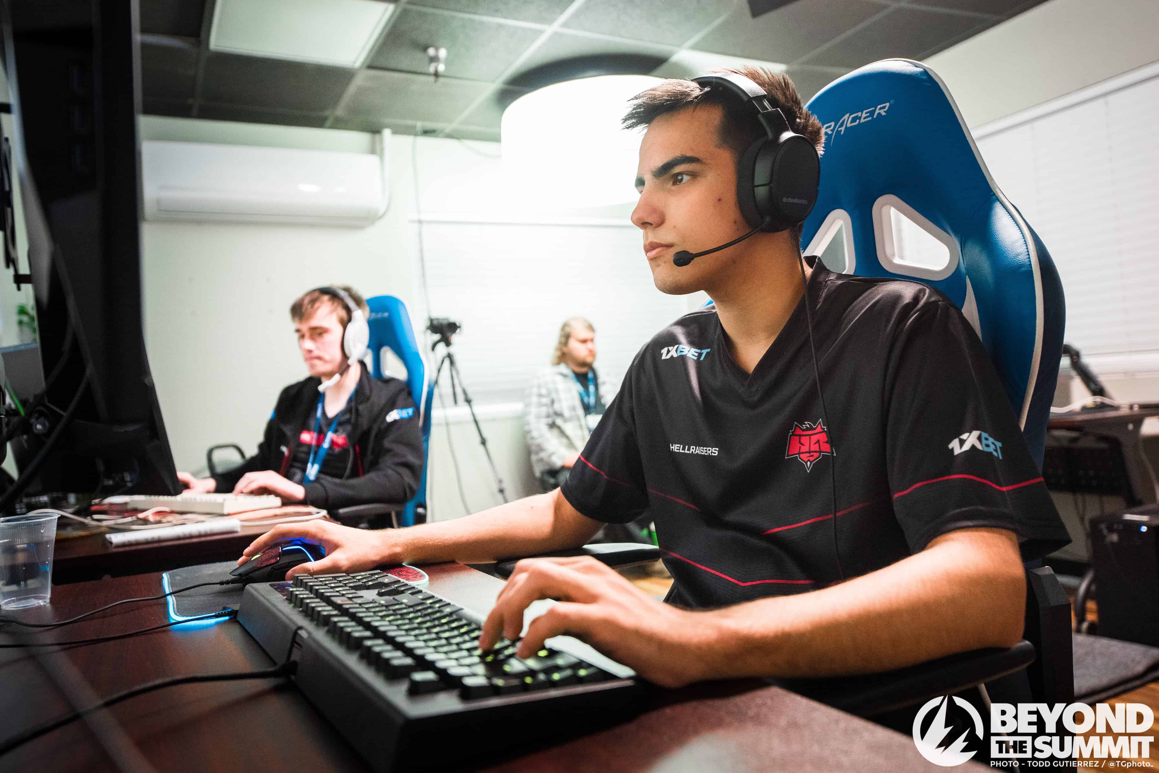 HellRaisers compete at Dota Summit 11