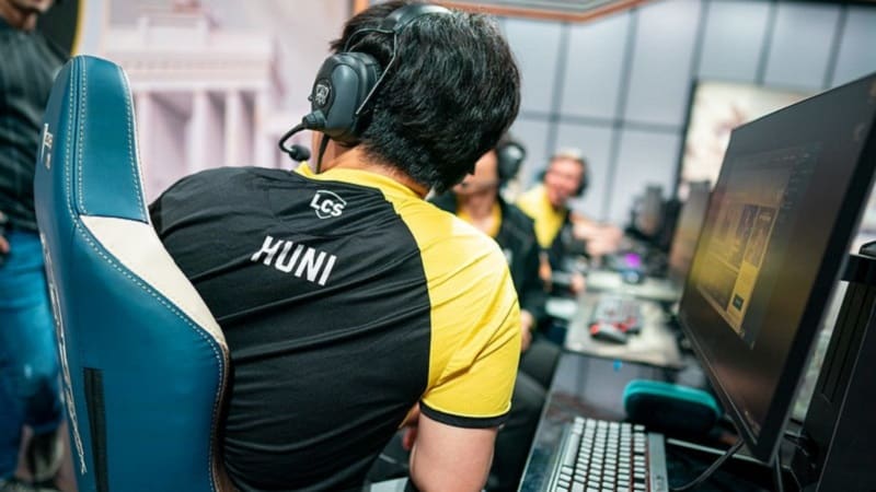 Rumor: Dignitas has Spent 1/3 of its Budget on Huni and is Struggling to Fill Roster