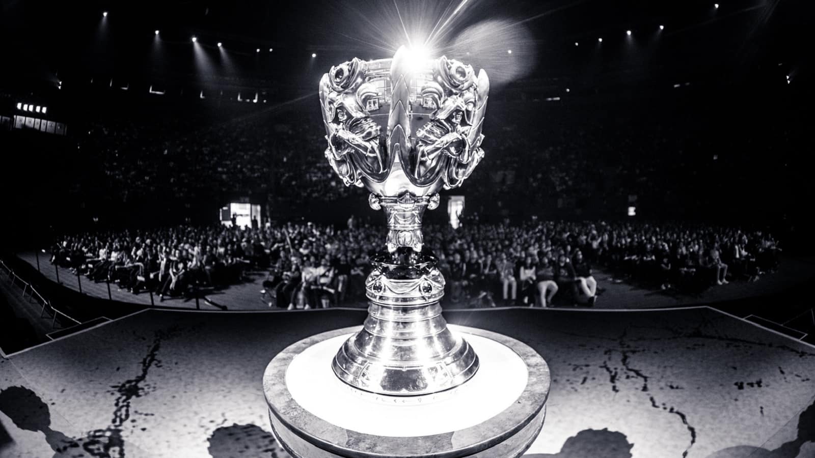 The League of Legends Summoner's Cup on a pedestal in front of an audience
