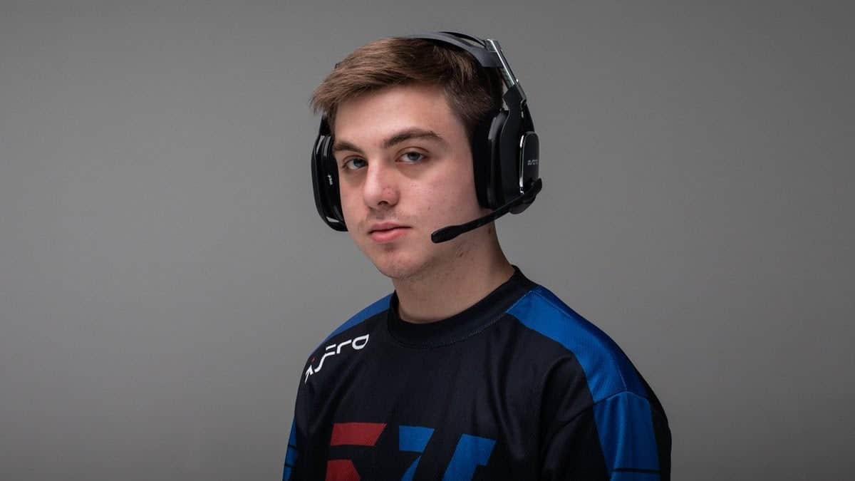 Simp in his eUnited jersey in front of plain grey wall