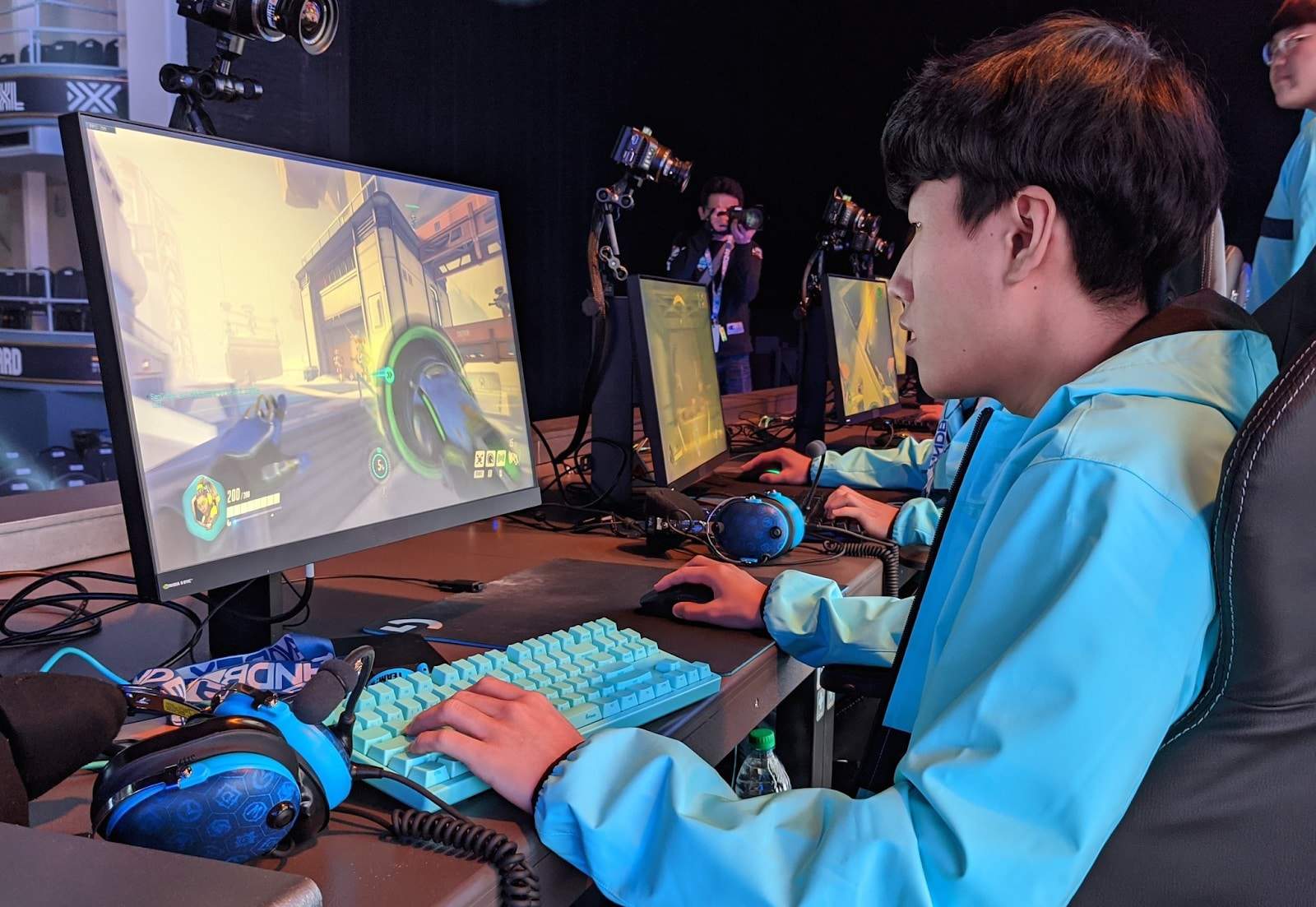 The London Spitfire have their last practice session together before going to compete on stage.