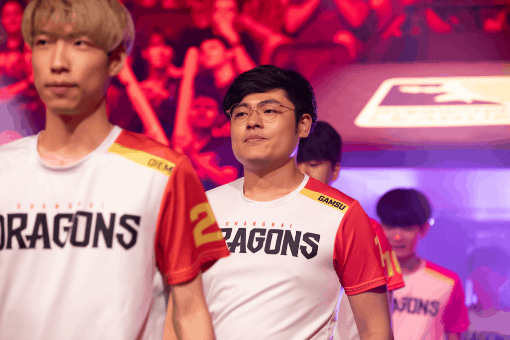 Noh “Gamsu” Yeong-jin walks on stage with the Shanghai Dragons at the start of a game. 