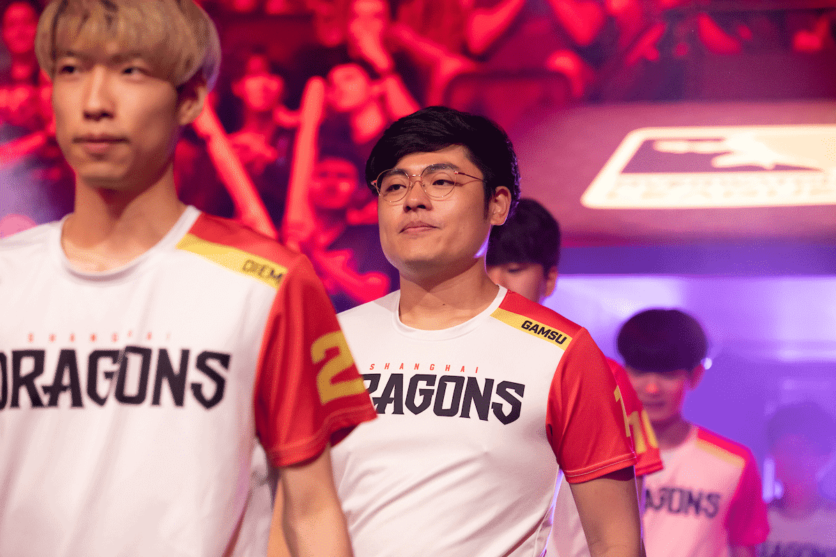 Noh “Gamsu” Yeong-jin walks on stage with the Shanghai Dragons at the start of a game. 
