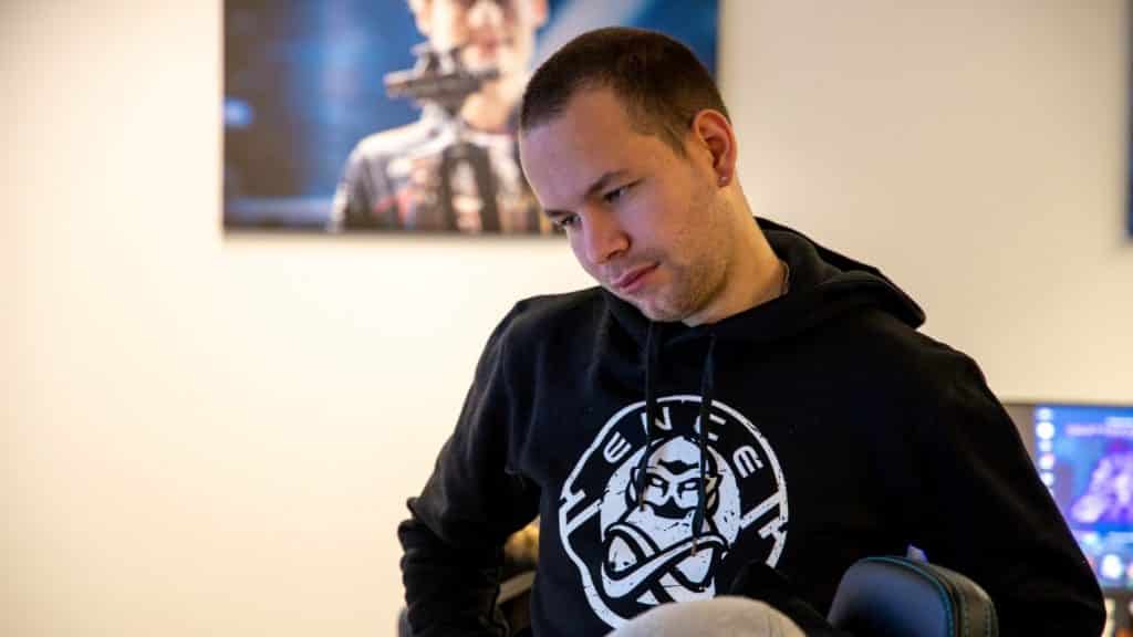 Alun stands, watching a game of CS:GO on a monitor