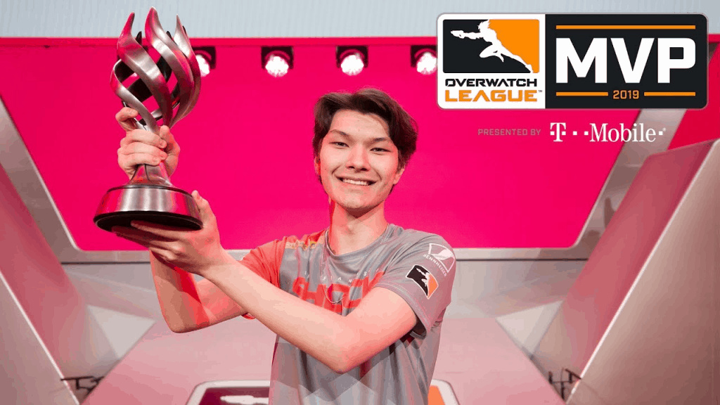 Jay “Sinatraa” Won holds up his MVP trophy on stage at the Overwatch League in 2019