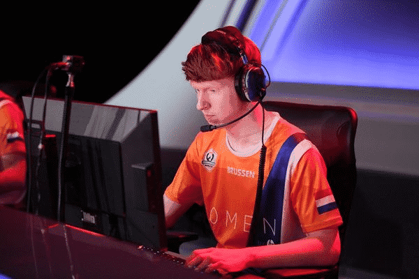 Brussen at his PC competing in a game of Overwatch.