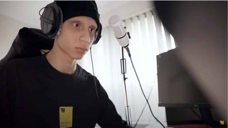 Pro Fortnite player Worthy looking down at a computer monitor