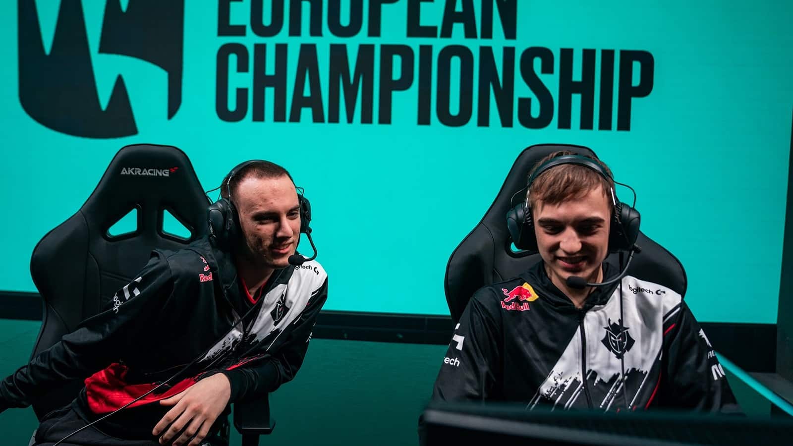 G2 Esports player Perkz looks over towards teammate Caps' computer monitor and they both smile