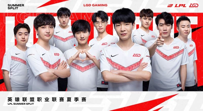 The LGD Gaming LPL team posing together with the team and LPL logos and Chinese text