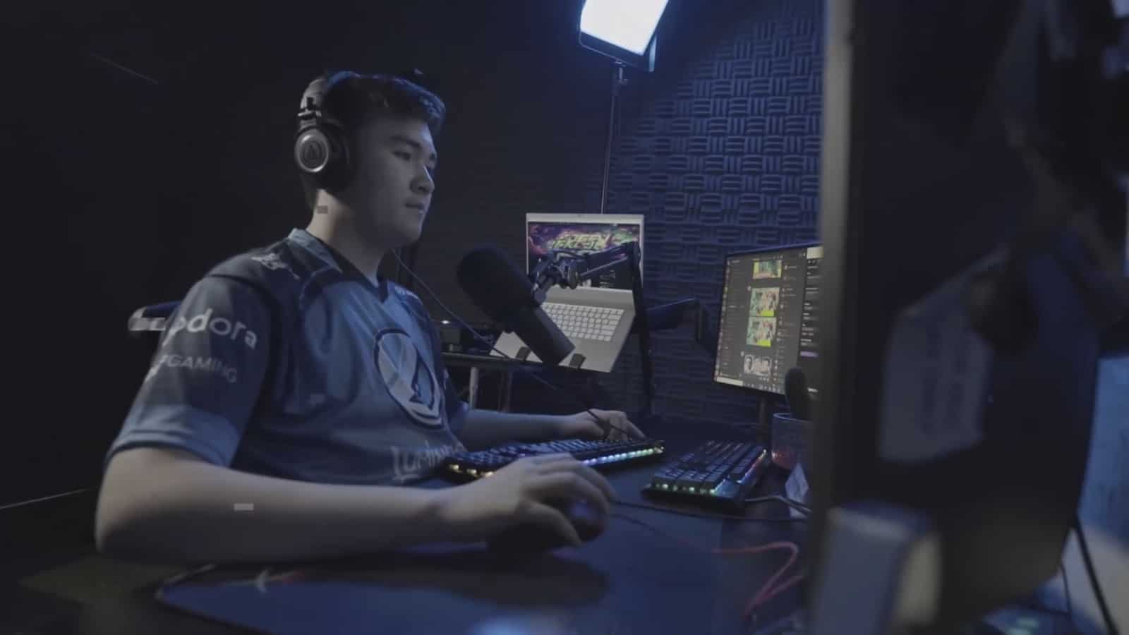 Fortnite: Fresh Signs Exclusive Twitch Deal