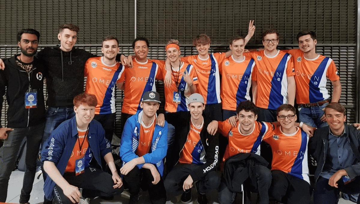The 2019 Team Netherlands Overwatch team stand together in their jerseys and smile