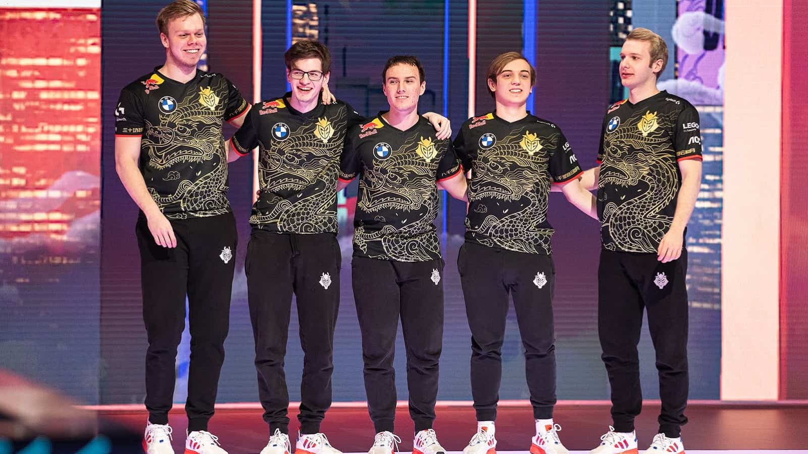 The G2 Esports LoL roster of Wunder, Jankos, Caps, Perkz and Mikyx on the Worlds 2020 stage shoulder to shoulder smiling