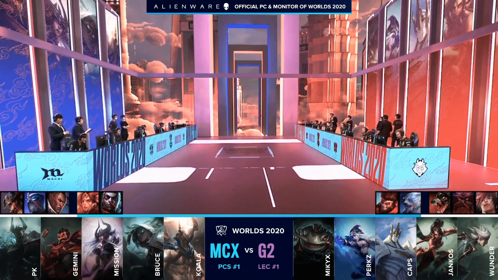 The Machi Esports and G2 Esports LoL teams before a Worlds 2020 match with their drafts below