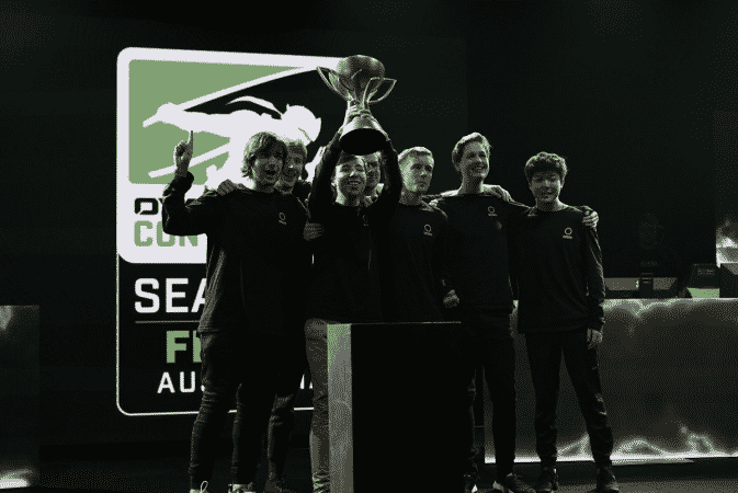 The O2 Blast Overwatch Contenders team holds the Overwatch Contenders Korea Season 1 trophy