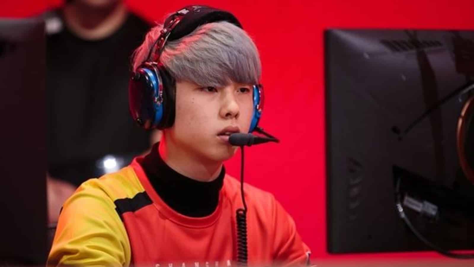 Overwatch League player Eui-Seok "Fearless" Lee looks focused on the PC monitor in front of him on the OWL stage