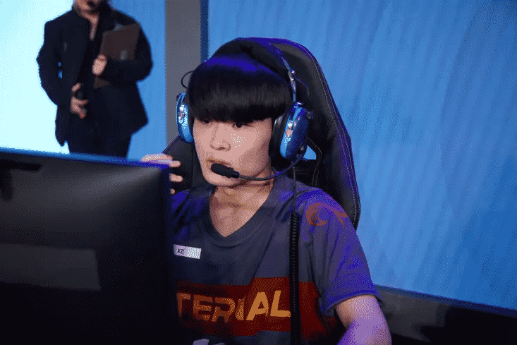 Overwatch League player Ki-hyo "Xzi" Jung with his Paris Eternal jersey in front of a computer