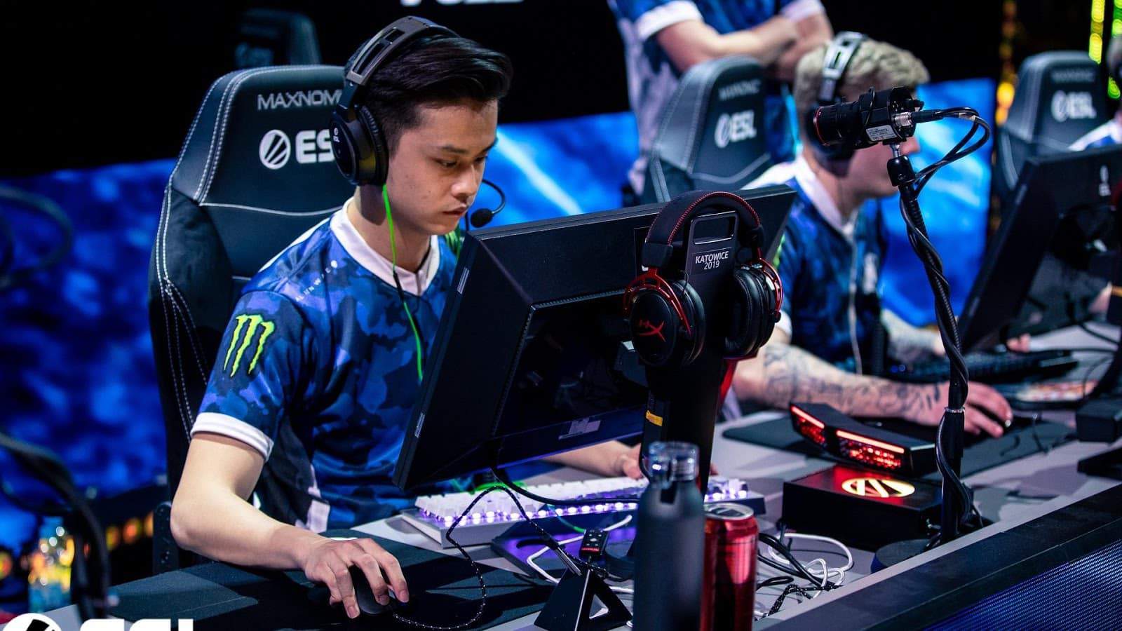 Pro CS:GO player Jake "Stewie2k" Yip sits on stage at IEM Katowice 2019 and plays a match with his Team Liquid teammates to his side.