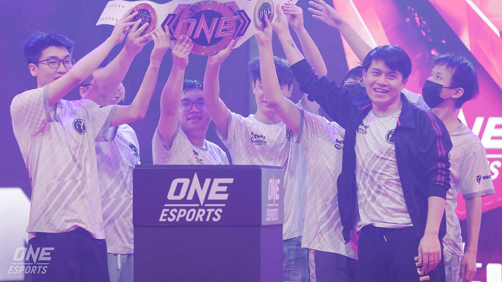 The champions of the ONE Esports Dota 2 Singapore Major, Invictus Gaming, hold up the champion's belt after winning the Grand Finals
