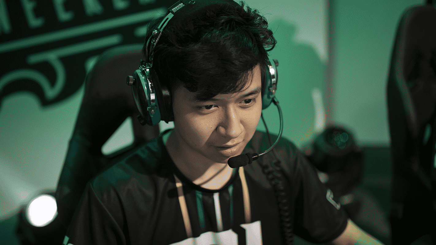 Overwatch League player Jeffrey "blasé" Tsang playing a match on stage.