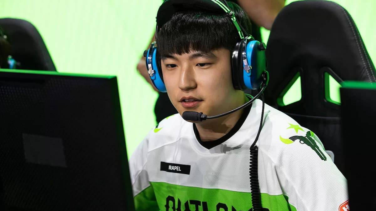Overwatch League player Jung-keun "Rapel" Kim plays an OWL match on stage for the Houston Outlaws.