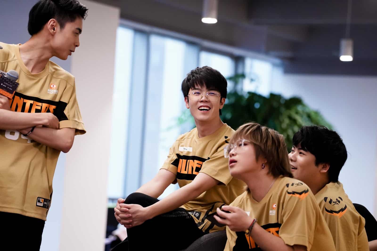 Four of the Chengdu Hunters Overwatch League players meet in a room and make jokes towards each other.