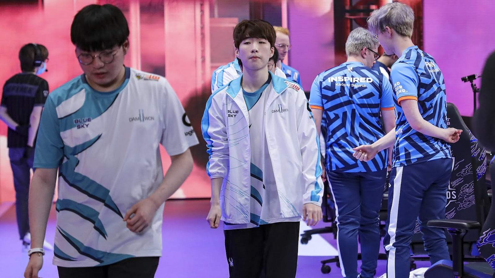 DAMWON Gaming's ADC Jang "Ghost" Yong-jun walks away from the Rogue team after a match at the 2020 World Championship.