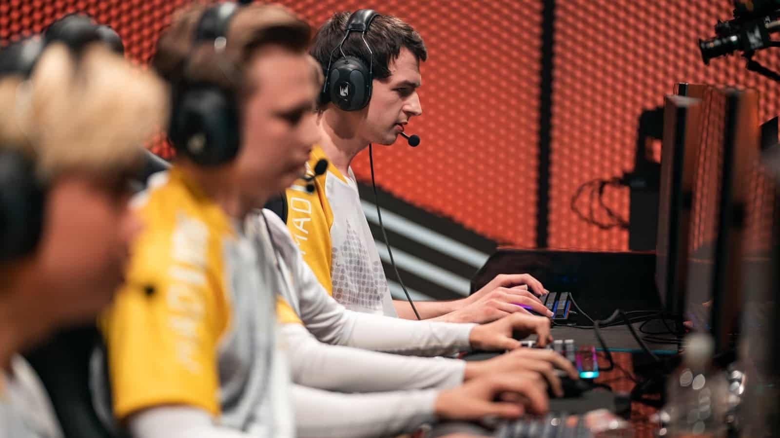 The MAD Lions LEC roster plays on stage with the camera focused on Norman “Kaiser” Kaiser.