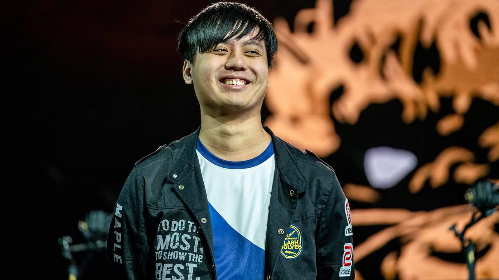 PSG.Talon's Huang “Maple” Yi-Tang smiles and looks to his left.