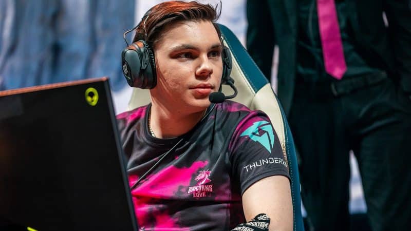 UOL Kirill “AHaHaCiK” Skvortsov looks to his side on the LoL World Championship stage.