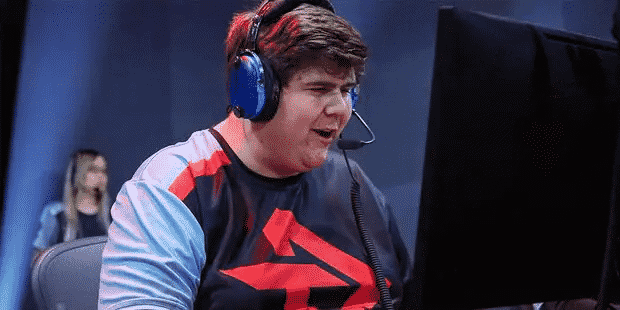 Andreas "Logix" Berghmans competes in a live game of Overwatch