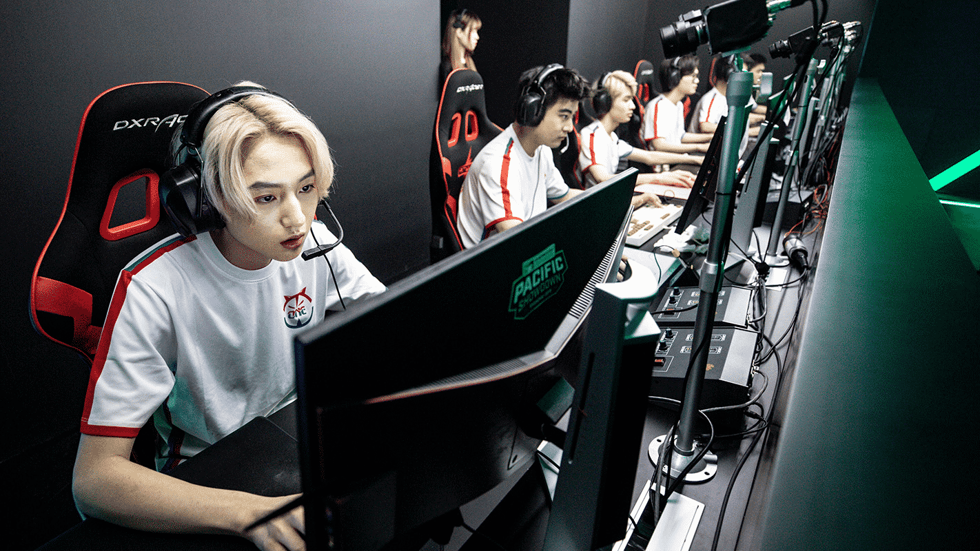 Qi "Wya" Haomiao behind the screen during a game of Overwatch