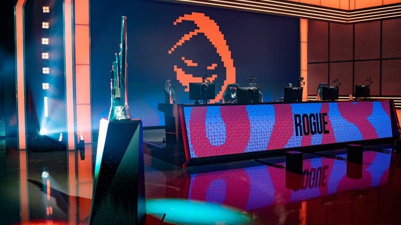 The Rogue team logo appears on a large monitor on the LEC stage with the LEC trophy on a stand to the side.