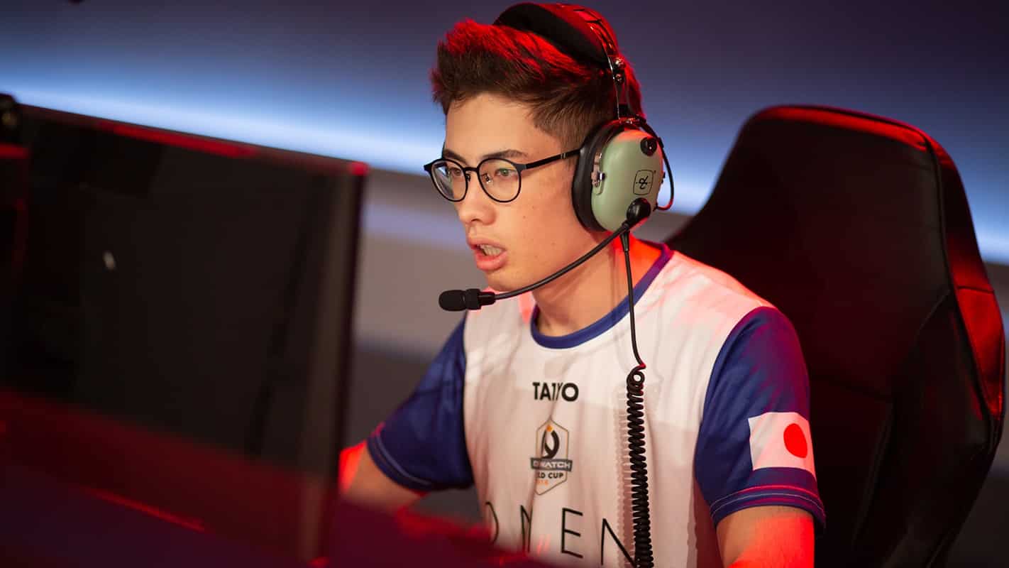 Pro Overwatch player Sean Taiyo "ta1yo" Henderson plays an Overwatch League game on stage.