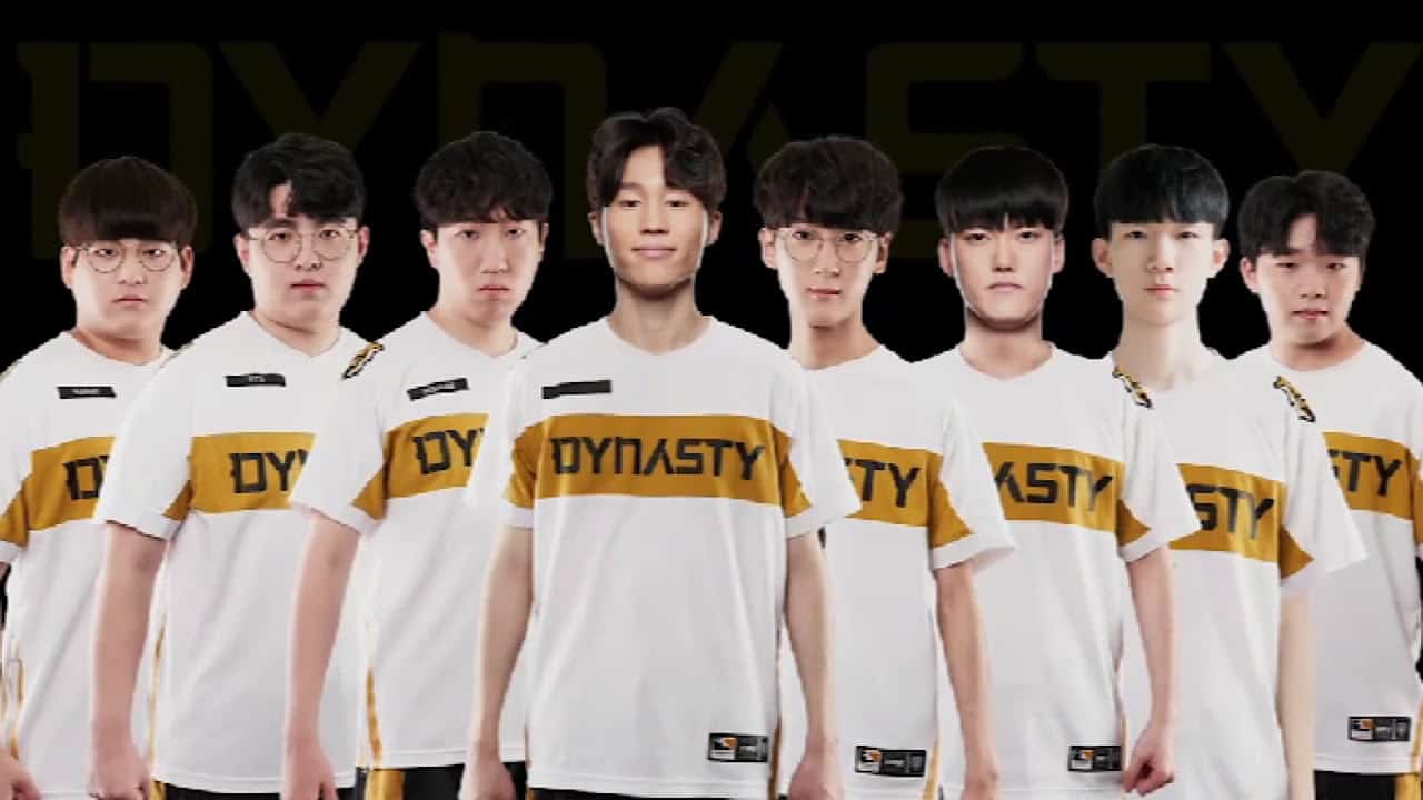 The 2021 Seoul Dynasty roster stand in their team jerseys