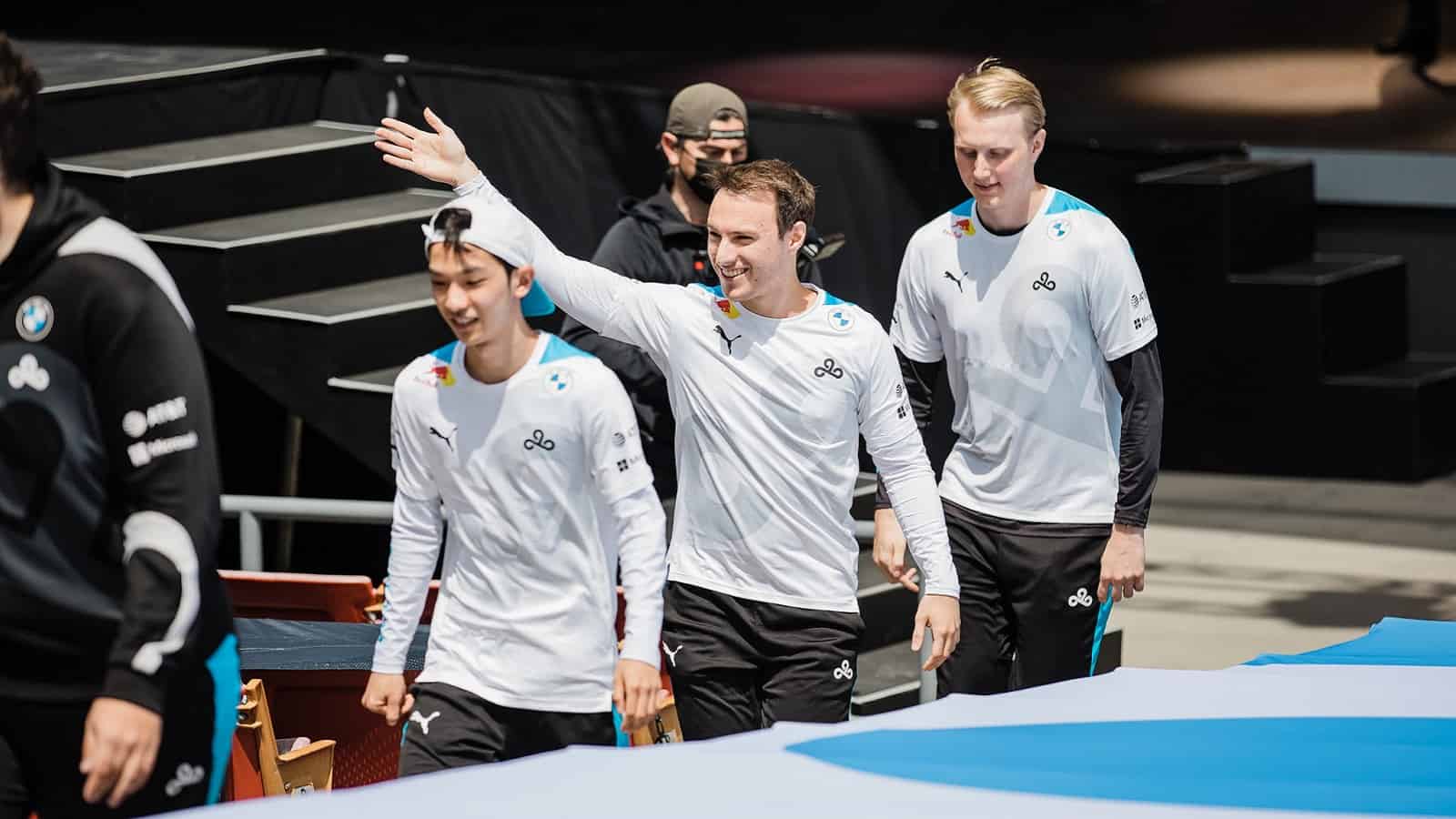 Cloud9's LoL players Blaber and Zven walk above and behind of Perkz, who smiles and waves during the LCS Mid Season Showdown.