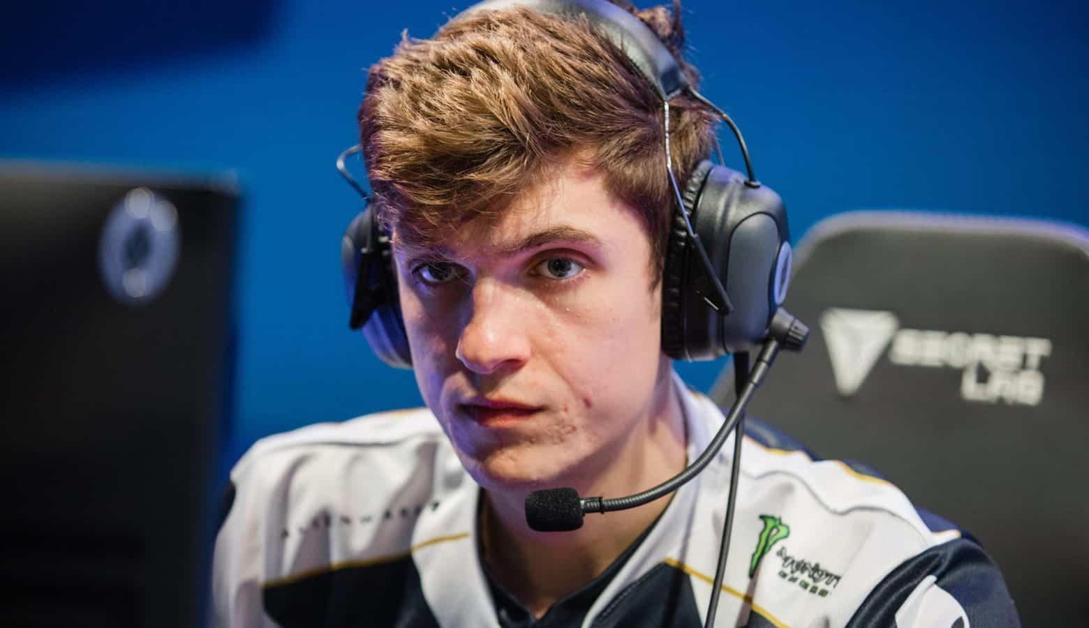Pro LoL player for Team Liquid Barney "Alphari" Morris looks seriously ahead at his monitor on the LCS stage.