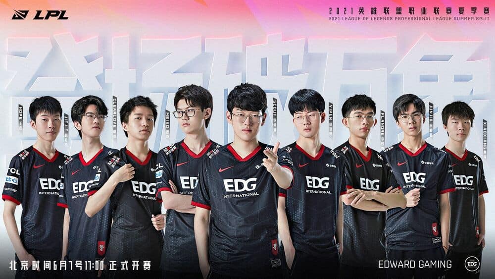 The Edward Gaming LoL roster of Hope, Jiejie, Clearlove, Meiko, Scout, Viper, Flandre, Junjia and Xiaoxiang are shown together with LPL and EDG designs around them and Chinese text.