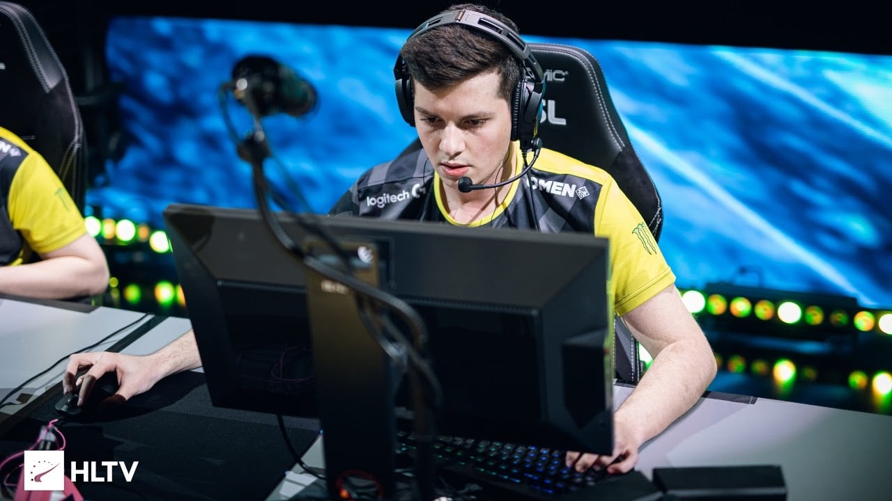 Ilya "Perfecto" Zalutskiy applies himself during a live match