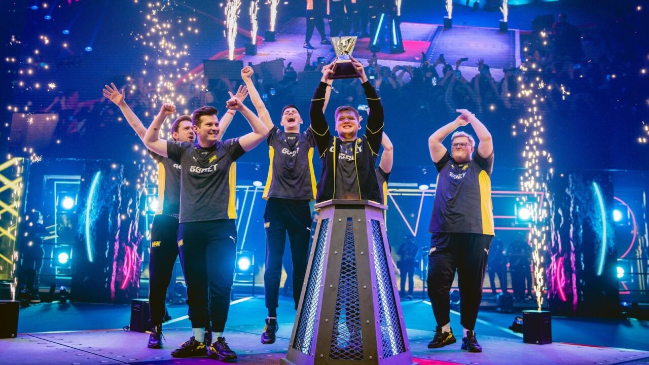 NAVI lift the trophy on stage at the PGL Major Stockholm