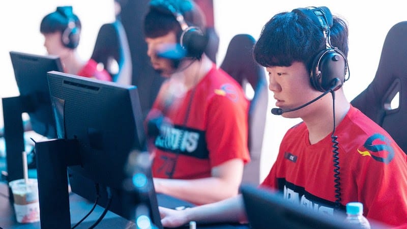 Pan-seung "Fate" Koo and the Shanghai Dragons playing during the Overwatch League 2021 Season.