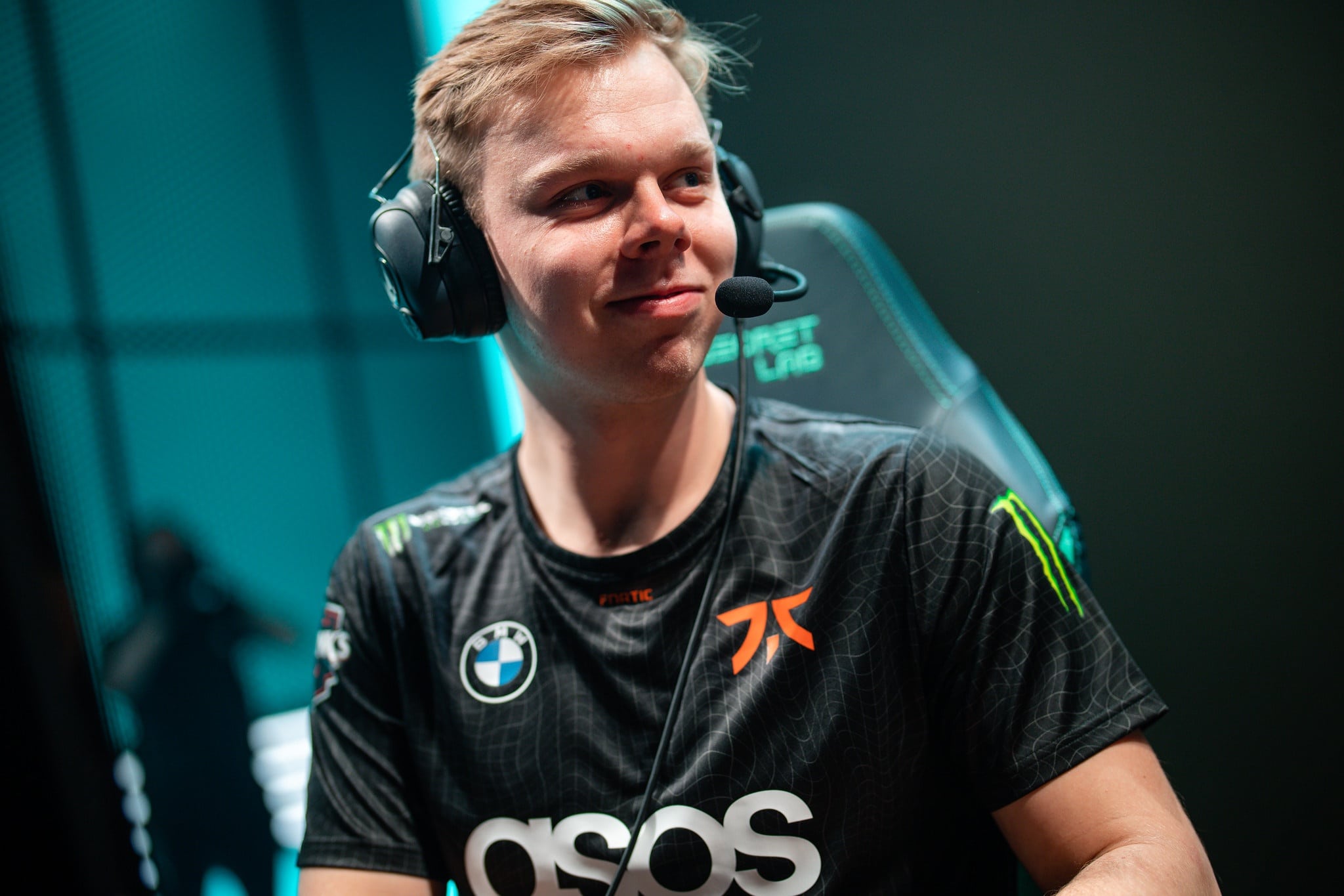 Martin "Wunder" Hansen in a Fnatic jersey