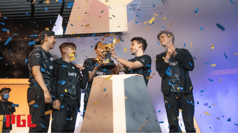 Team Spirit lifting Arlington Major Trophy Esports Extras