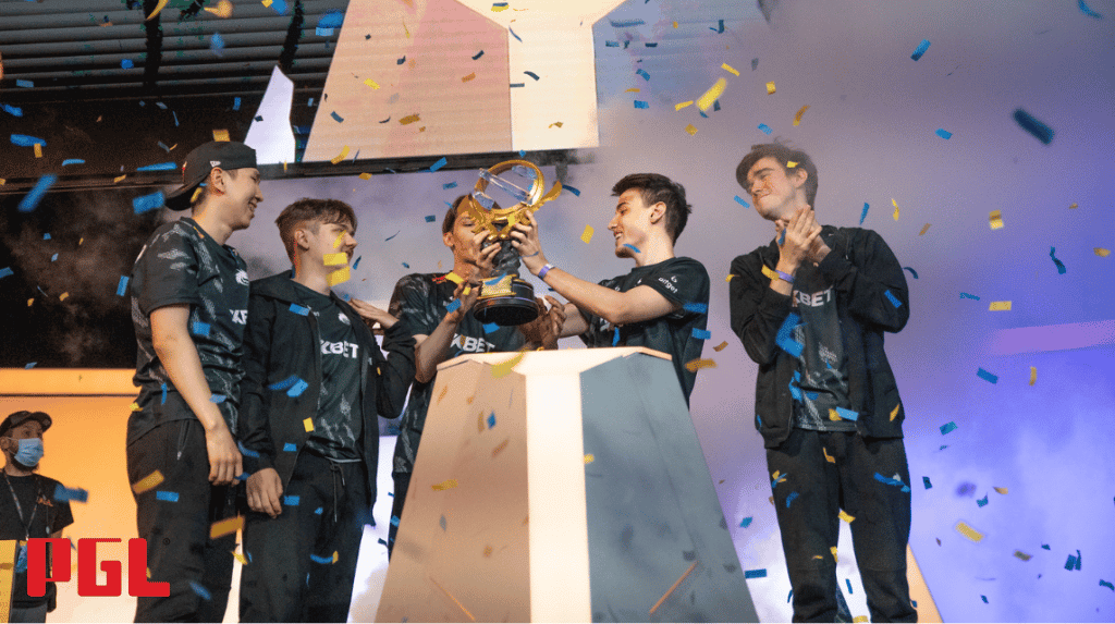 Team Spirit lifting Arlington Major Trophy Esports Extras