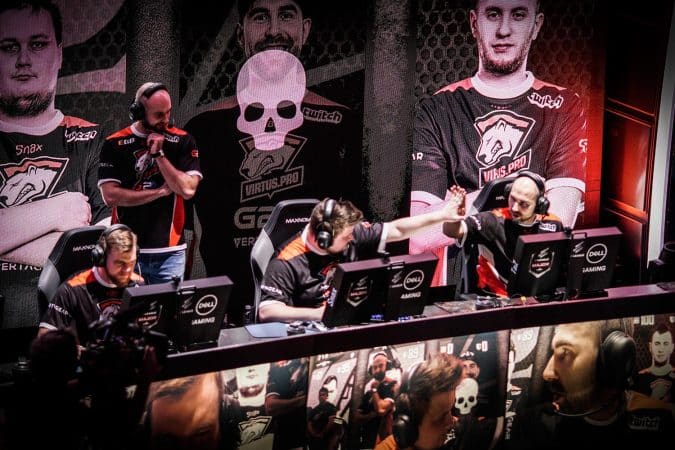 VP on stage 2017 ELeague Major