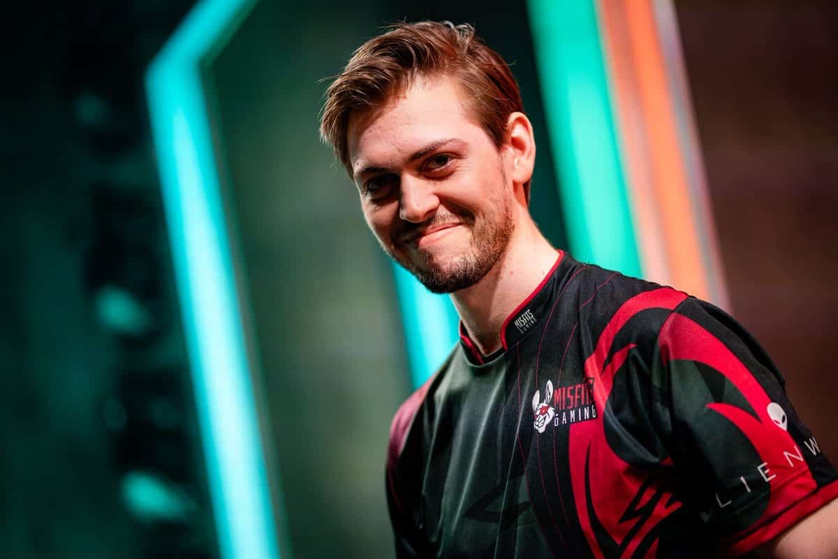 LCS Team 100 Thieves Assistan Coach Dan Dan