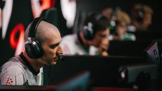 Arteezy Irritated by Dota 2 US East Servers