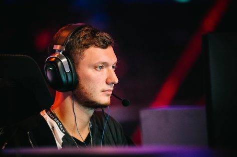 Reports: Resolut1on About To Sign For Entity